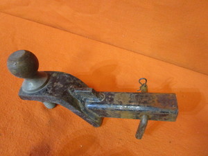 lot 65 image: Receiver Hitches 2 516 & 2