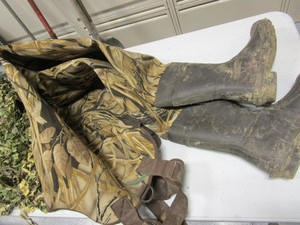 lot 89 image: Chest Waders Size 12 & Camo Netting