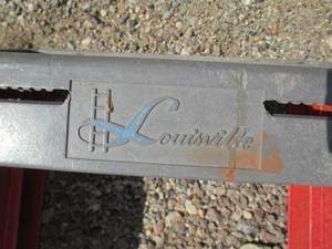 lot 93 image: 8 Louisville Fiberglass Step Ladder
