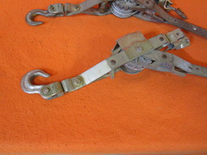 lot 40 image: (2) Come Along Winches