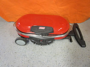 lot 4A image: (Near New) Coleman Collapsible Grille wGriddle Plates