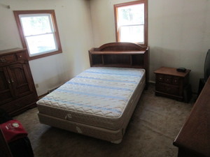 lot 124 image: Queen Size Bedroom Set (see all pics) Bed, Headboard, Dresser wMirror, Chest of Drawers