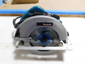 lot 11 image: Makita 714 Blade Circular Saw