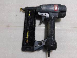 lot 50 image: Senco FinsherPro Pneumatic 18 Gauge Sequential Brad Nailer