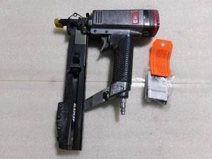lot 53 image: Senco Pneumatic SLS 25XP Crown Stapler
