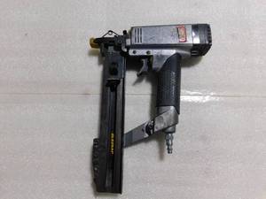 lot 59 image: Senco Pneumatic SLS Crown Staple Gun