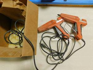 lot 120 image: Poly Hot Gun Glue Applicator