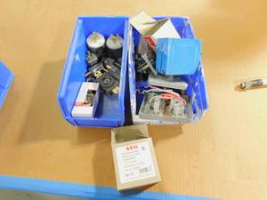 lot 191 image: Electrical Fittings