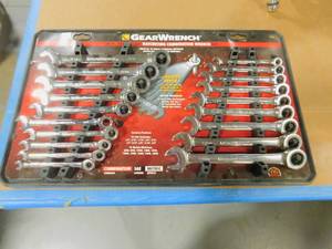 lot 199 image: GearWrench 20 pc SAE Standard & Metric MM Ratcheting Combination Wrench Set