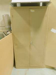 lot 282 image: Metal Storage Cabinet