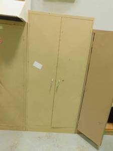 lot 283 image: Metal Cabinet with Shelving