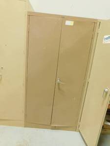lot 285 image: Metal  Cabinet with Shelving