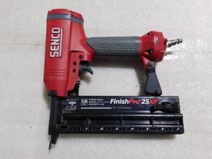 lot 45 image: Senco FinsherPro Pneumatic 18 Gauge Brad Nailer