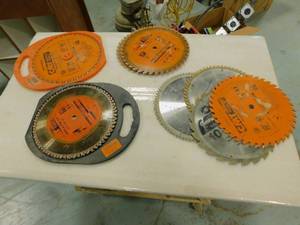 lot 333 image: CMT Orange Tools Table and Miter Saw Blades