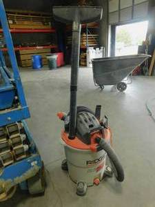 lot 377 image: Ridgid Big 20gal Shop Vac