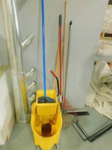 lot 381 image: Workshop Cleaning Supplies