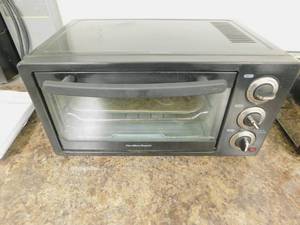 lot 403 image: Hamilton Beach Toaster Oven