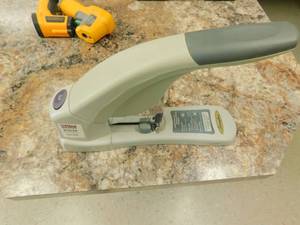 lot 420 image: Swingline LightTouch Heavy Duty Stapler