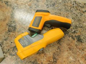 lot 422 image: Fluke 62 Max Infared Non-Contact Digital Thermometer