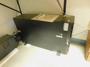 lot 428 image: Large HP Prolient Server