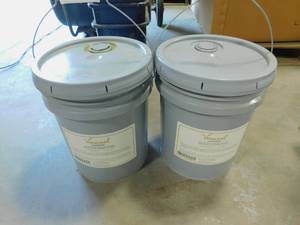 lot 456 image: Dekker Vacuum Technologies Vmaxol Standard Vacuum Pump Oil - 5gal.