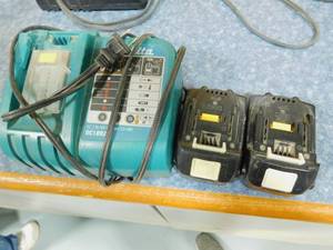 lot 466 image: Makita Battery Charger