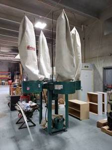lot 376 image: Grizzly Industrial Dust Collector G0508