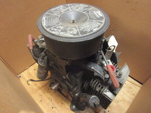lot 405 image: ONAN 18-HP GARDEN TRACTOR ENGINE
