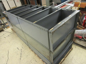 lot 413 image: METAL SHELF UNITS