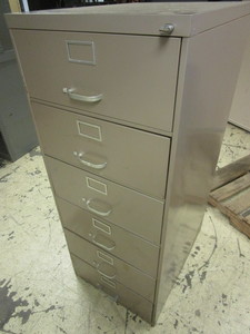 lot 425 image: METAL FILE CABINET, LOCKABLE
