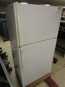 lot 400 image: MAYTAG REFRIGERATOR
