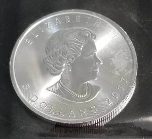 2017 CANADA $5 SILVER MAPLE LEAF 1 TROY OZ .9999 FINE SILVER