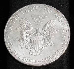 2017 AMERICAN SILVER EAGLE 1 TROY OZ. .999 FINE SILVER DOLLAR
