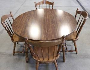 Dining Room Table & Chairs