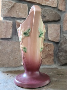 lot 7 image: Roseville Pottery