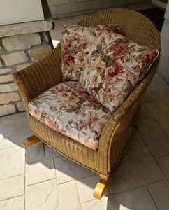lot 11 image: Ethan Allen Wicker Rocking Chair