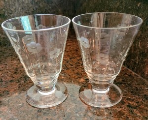 lot 23 image: Beautiful Etched Glassware