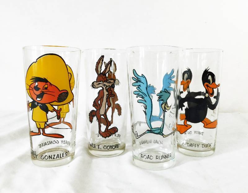 lot 25 image: Set of 4 Vintage 1973 Warner Brothers Pepsi Glasses