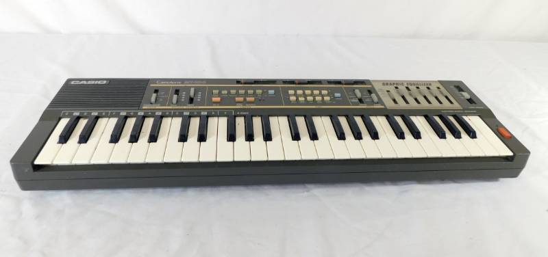 lot 76 image: Casiotone MT100 Electric Keyboard