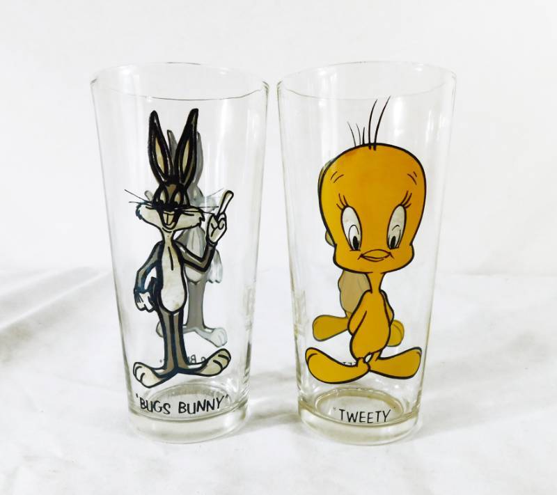 lot 26 image: Set of 4 Vintage 1973 Warner Brothers Pepsi Glasses