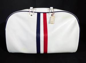 lot 8 image: Vintage White Naugahyde Travel Bag with Navy Blue Zipper - New