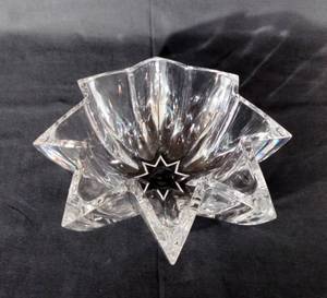 lot 51 image: Heavy Crystal Star Shaped Bowl