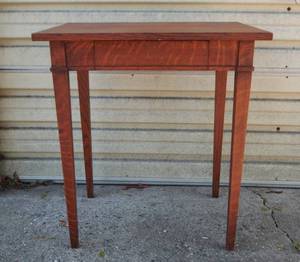 lot 2 image: Small Antique Quartersawn Oak Desk