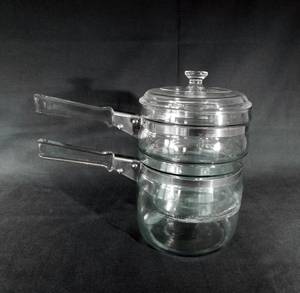 lot 20 image: Vintage Pyrex B1 Flameware Double Boiler with Cover