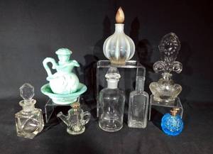lot 61 image: Lot of 8 Vintage Bottles Including Burnetts, Pyrex and Avon