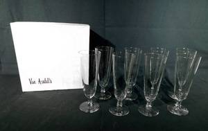 lot 24 image: Set of 8 Vintage 1970s Glasses in Original Van Arsdells Box