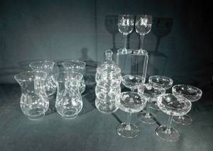 lot 95 image: Lot of Vintage Etched Matching Crystal Pieces