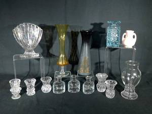 lot 98 image: Lot of 14 Vases including Marquis by Waterford