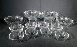 lot 91 image: Lot of 12 Bowls including Arcoroc, Pyrex and Anchor Hocking