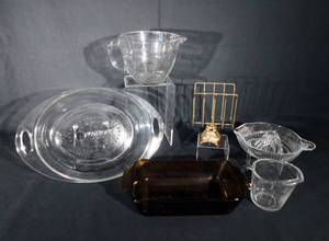 lot 102 image: Lot of Vintage and Newer Kitchen Wares including Pampered Chef and Anchor Hocking